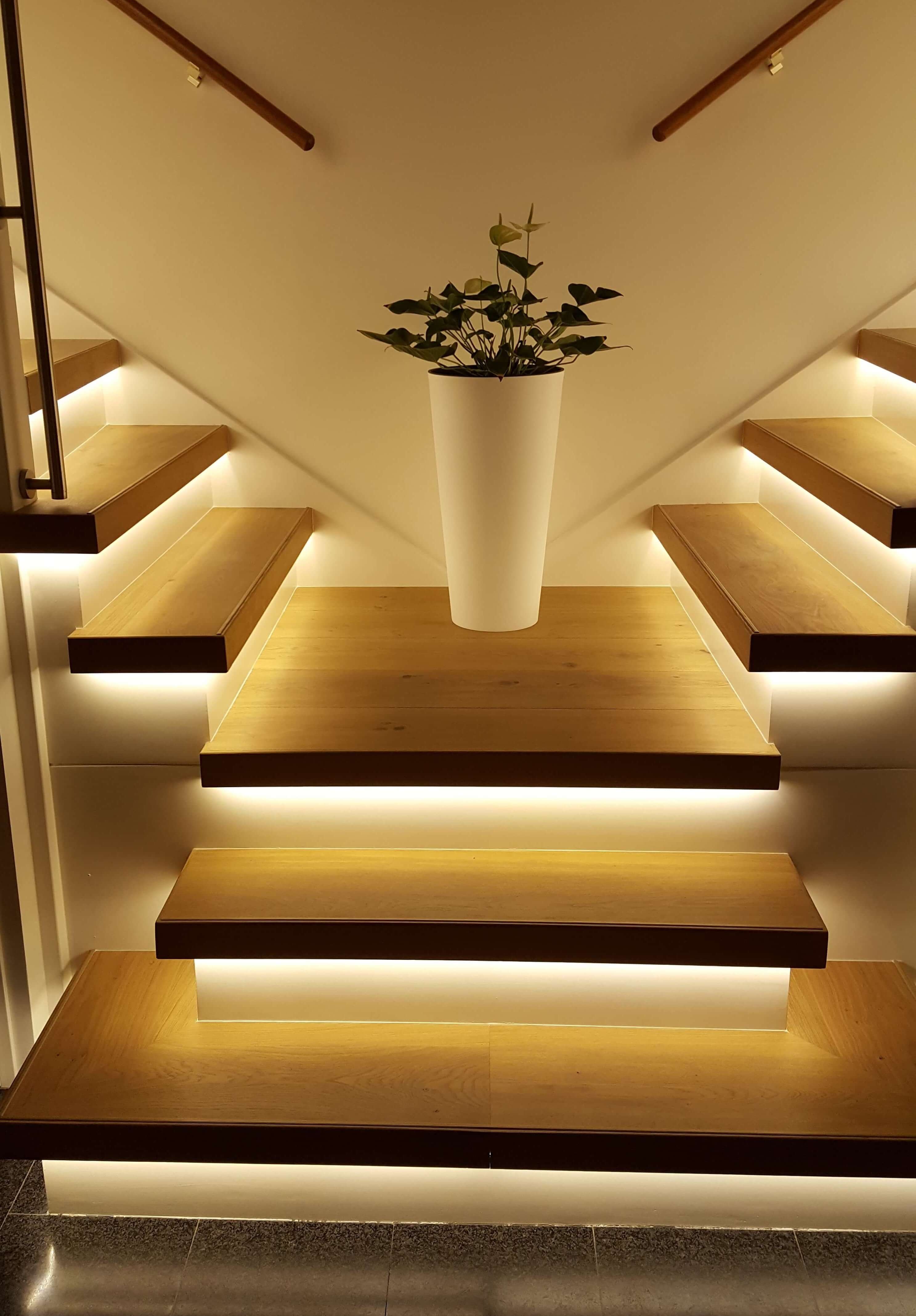 Gouverneur decaan Concreet Traprenovatie eiken multi-stairs met LED-verlichting in Rotterdam •  Floortec Schilten